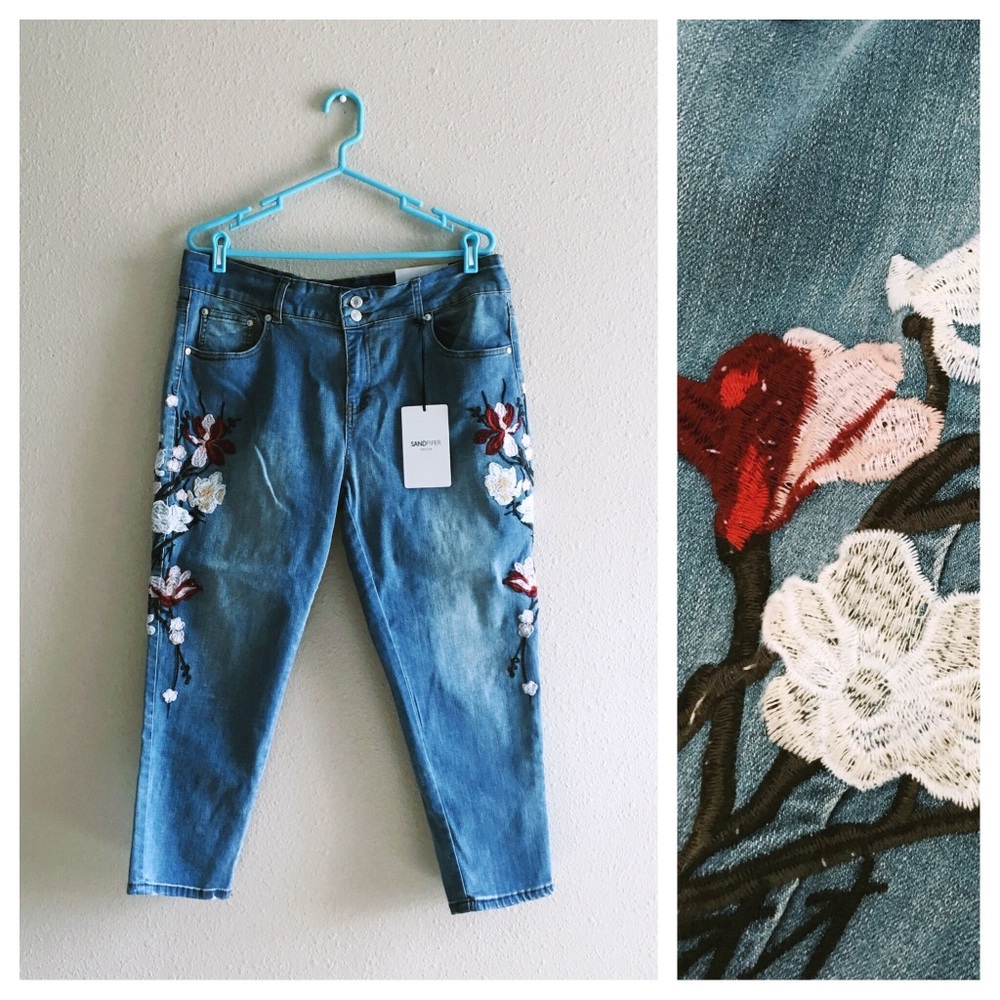 NWT Jeans Boho Embroidered Plus Size Denim Cropped